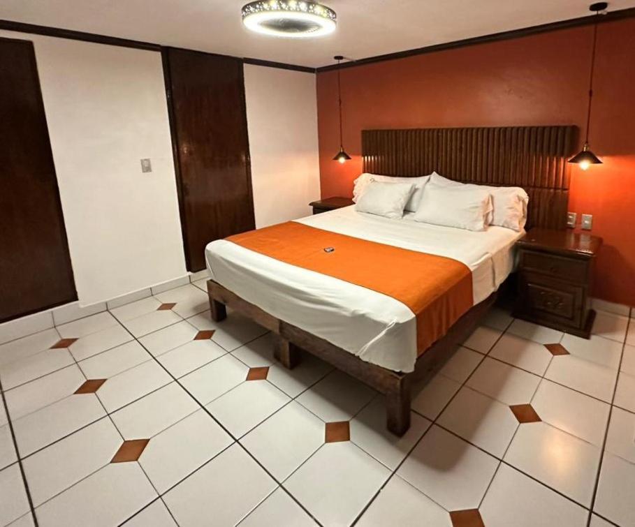 Hotel Zapotlan Ciudad Guzman Exterior photo