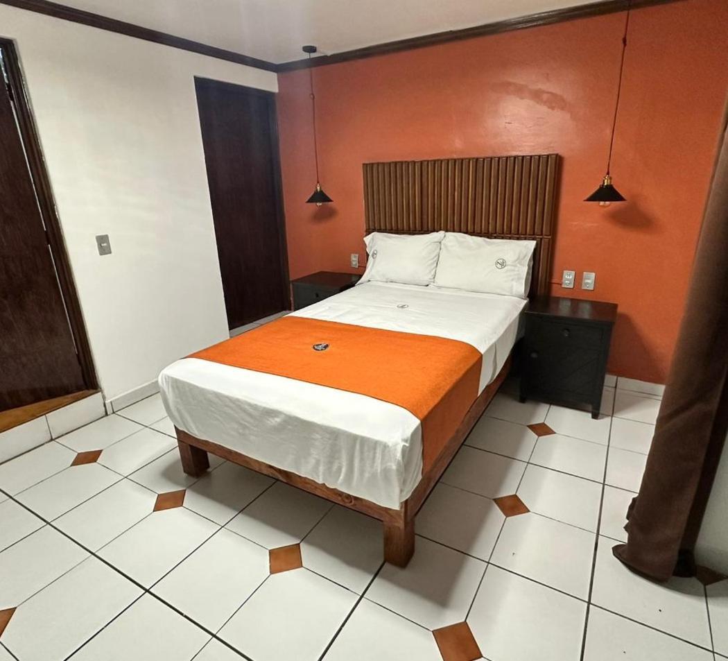 Hotel Zapotlan Ciudad Guzman Exterior photo