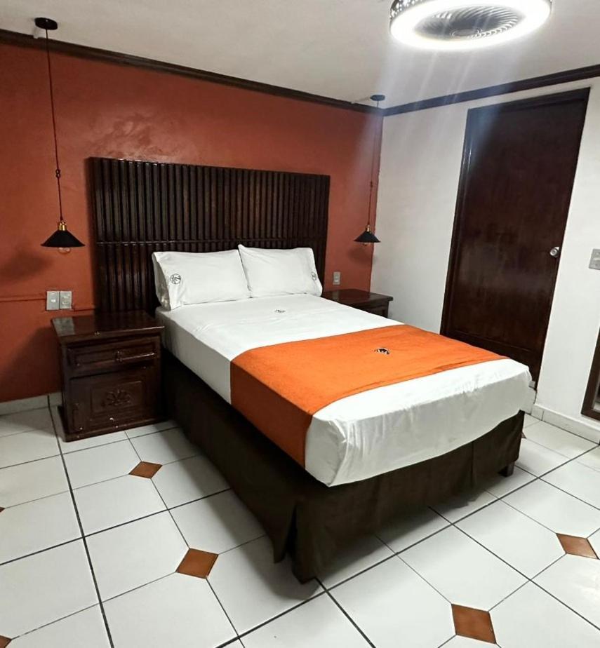 Hotel Zapotlan Ciudad Guzman Exterior photo
